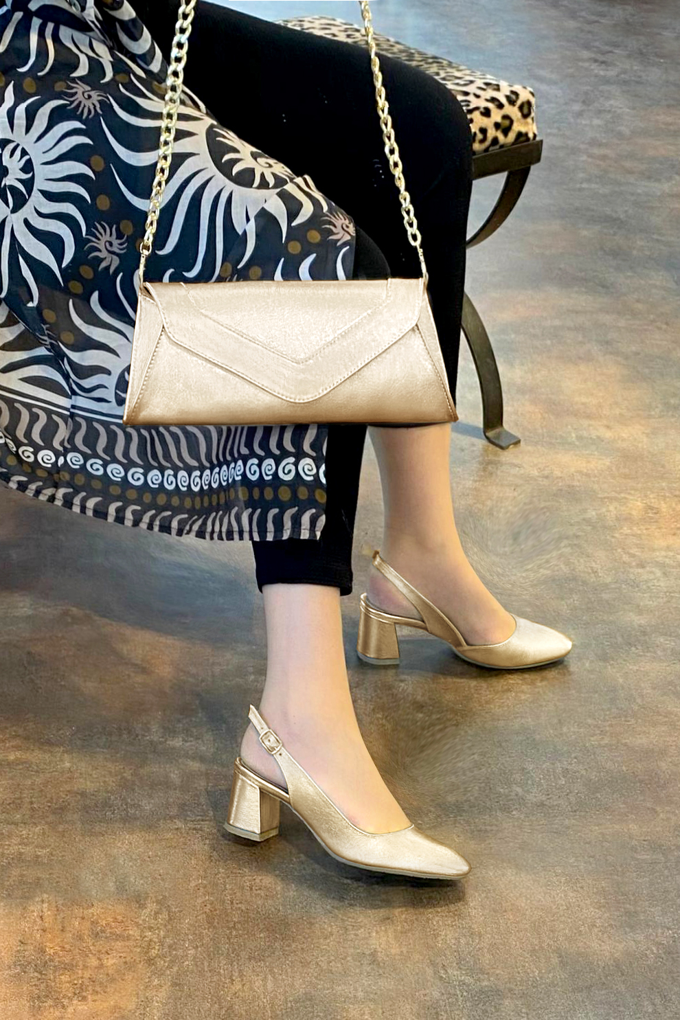 Gold women's slingback shoes. Round toe. Medium flare heels. Worn view - Florence KOOIJMAN